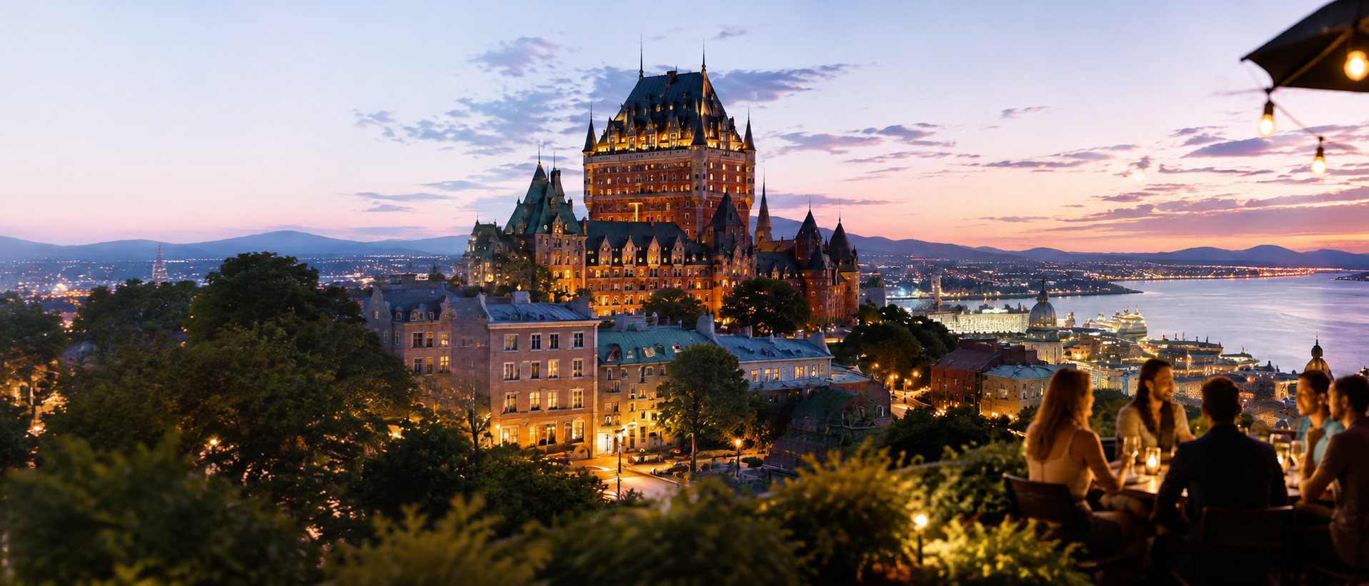 Vue panoramique de Québec et du Château Frontenac au coucher du soleil